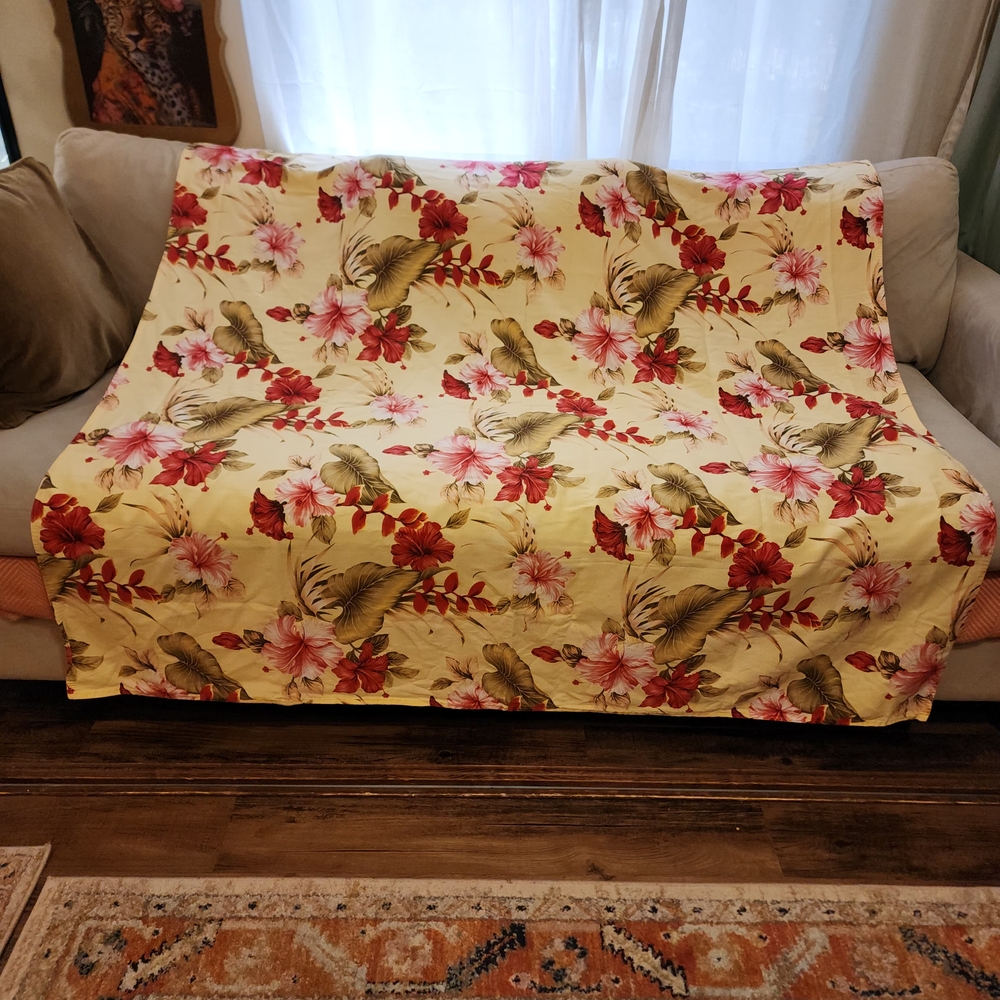 Tropical Floral Tablecloth - Picture 2 of 9